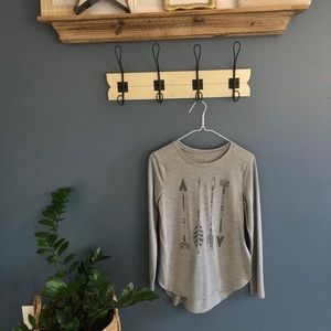 Women’s long sleeve arrow tee - soze xs